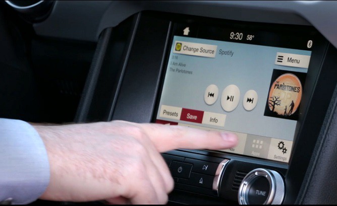 7 Simple Ways to Get Your Car Ready For a Summer Road Trip touch screen